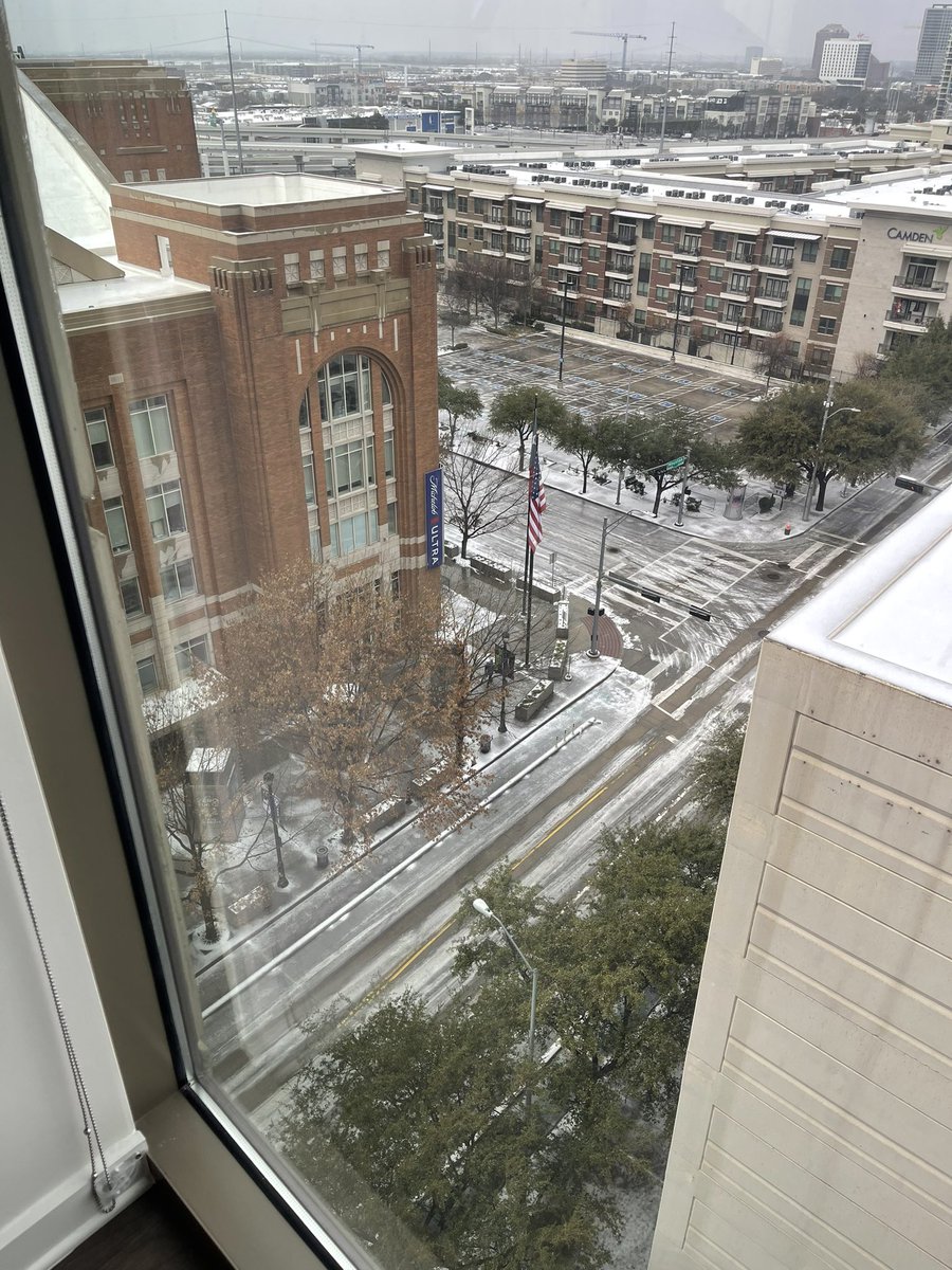 OMGLove's tweet photo. Everything in Dallas being shut down due to this much snow has me very confused as a Canadian https://t.co/kV9vw6VFxf