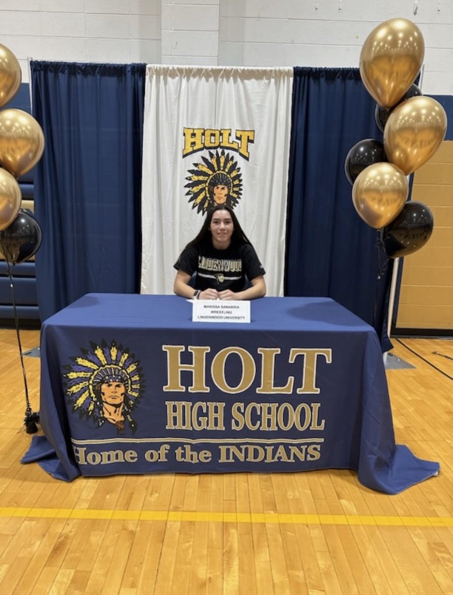 A big shout-out to another one of our players, Marissa Sanabria for signing with Lindenwood University's Women's Wrestling Program. 

Congrats, Marissa! 

#WeAreHolt⚽️ #MultisportAthlete