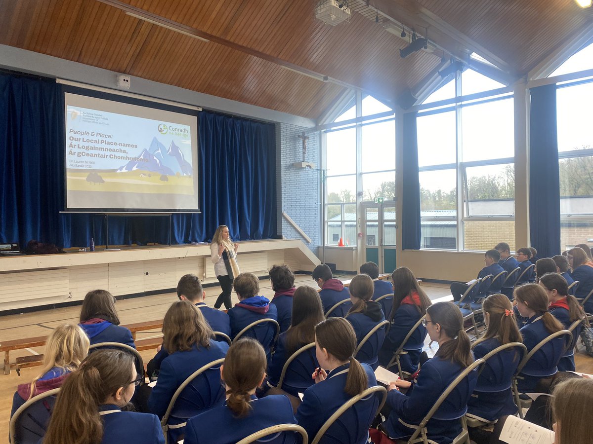 GaeilgeStKevins's tweet photo. Bhí @laurenoneill123 ó @CnaG ag tabhairt ceardlainne ar bailtí fearainn dúinn. We had Lauren from @CnaG giving our students an excellent workshop on townlands! #LanguagesWeek #ColáisteNaomhCaoimhín #FearManach @NICILT https://t.co/Mqg3NcdqFL