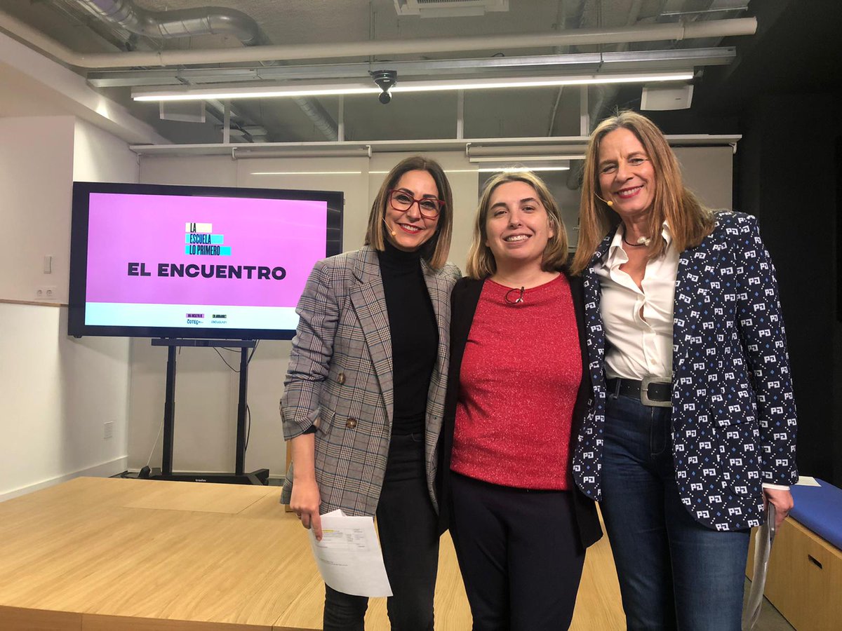 Cotec_Innova's tweet photo. Celebramos un nuevo encuentro de #LaEscuelaLoPrimero. Esta vez con participantes de los laboratorios de innovación educativa de la primera edición del proyecto. Una quedada en formato híbrido para presentar las nuevas actividades #LELP disponibles en 👉 https://t.co/2aAJ1Rzt4H https://t.co/M1dJfqLB5g