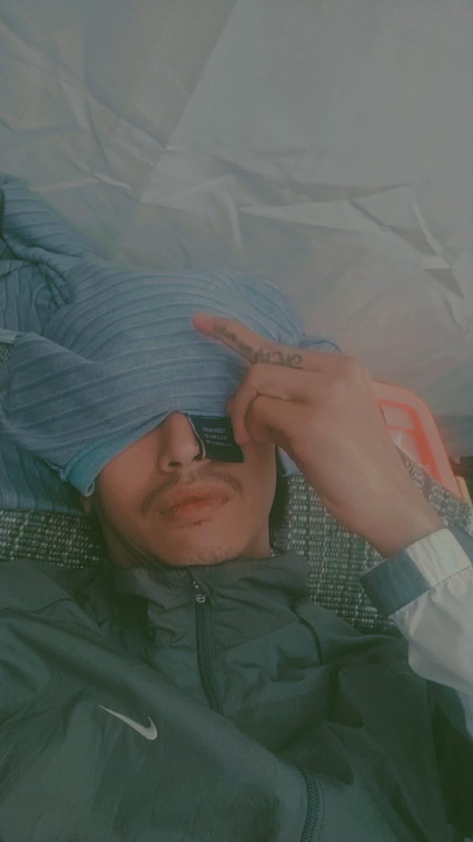 Udh ngerasa gak berguna buat siapapun. 
Udh fase dimana titik lemah mengalahkan semuanya. 
Seketika pemikiran tidak bisa berjalan lurus. 
Cm pengen kek org2 yg hidup indah dlm rumah. 
Selalu mencukupi satu sama lain. 
Seandainya bs lebih dulu pergi dari duniawi tanpa rasa sakit