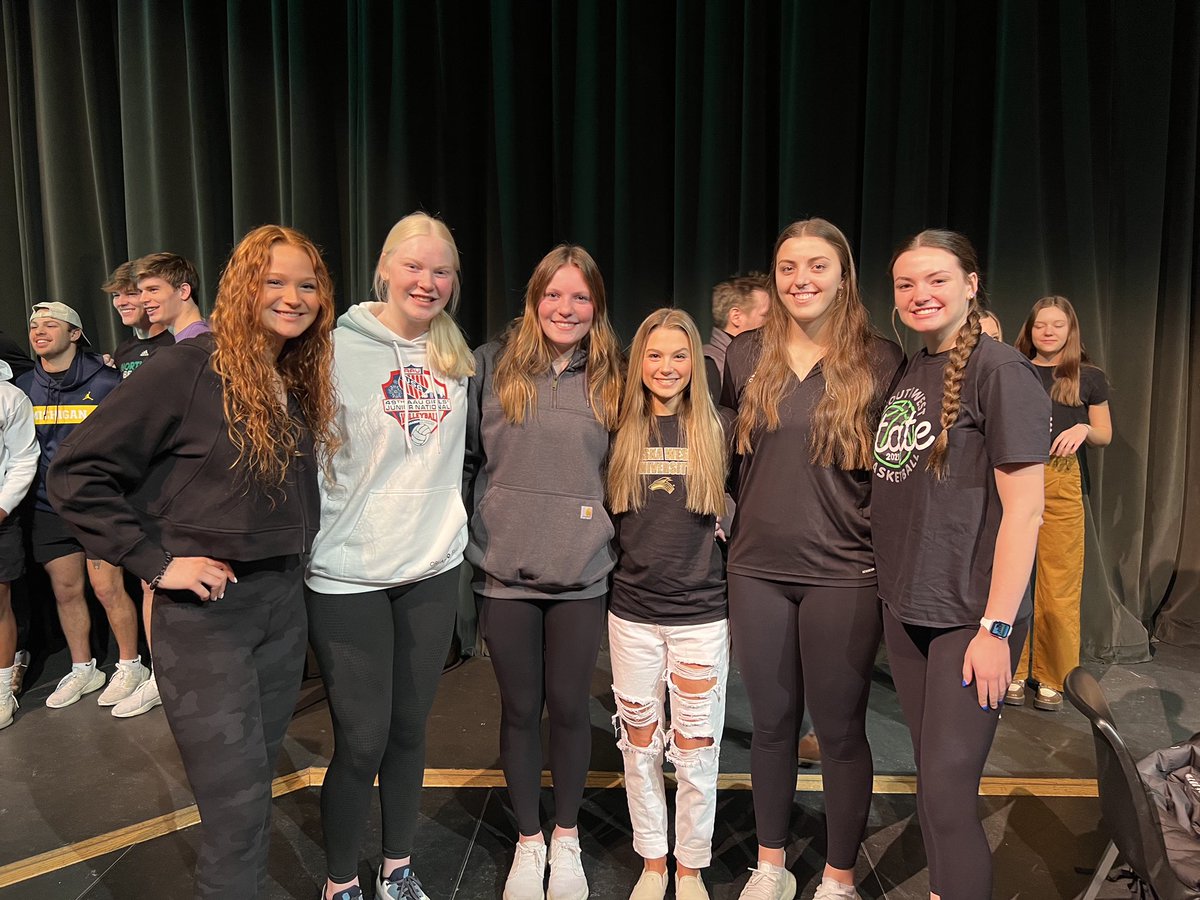 LSWVB's tweet photo. Silver Hawk 🦅 —> Prairie Wolves 🐺 

Congrats again to @AlliMullin as she signed her letter of intent to play college volleyball! 

Making our LSW volleyball family proud 💚 https://t.co/WDzo4ucyAV