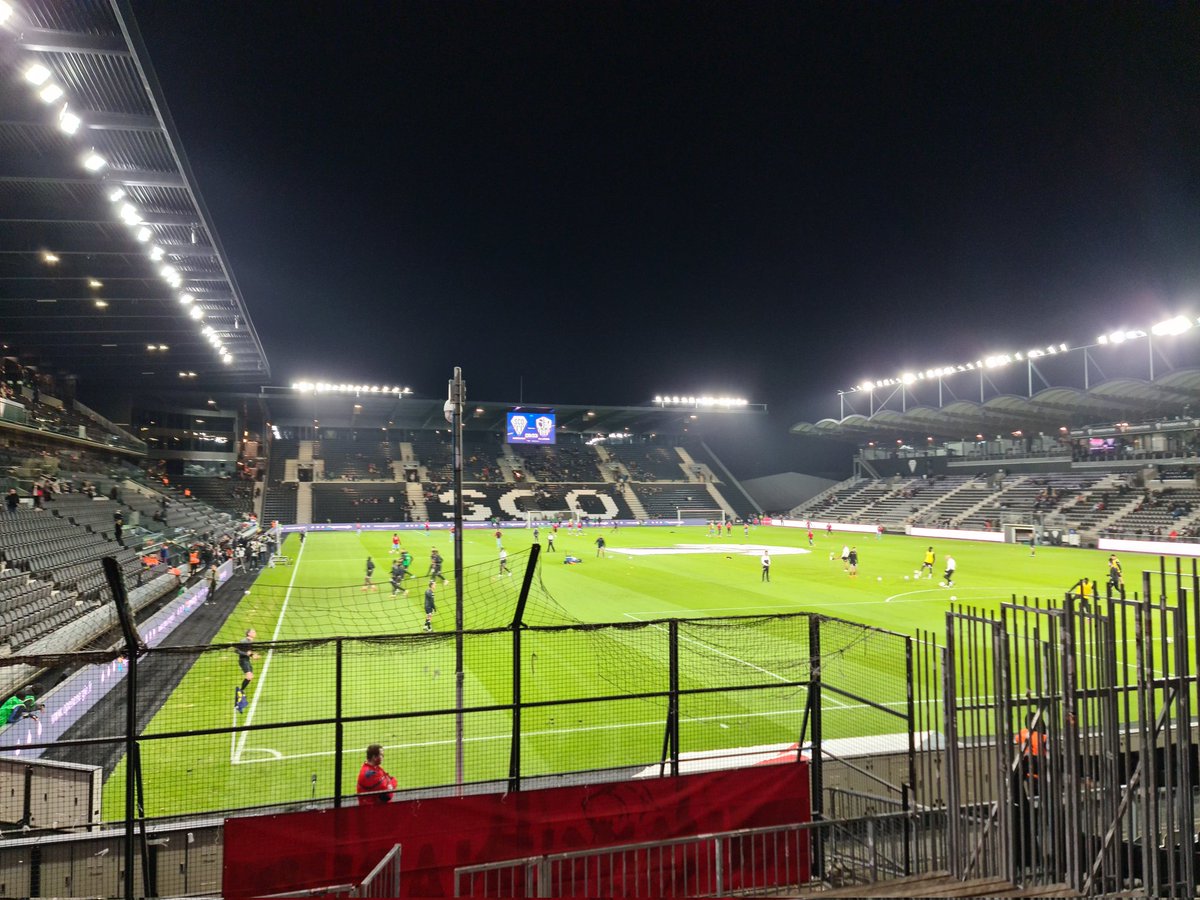 Stade Raymond Kopa d'Angers, nous sommes là ! #SCOACA