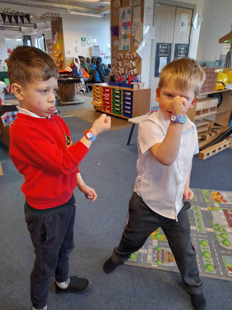 We take turns with our class watches to practice telling the time! Using our knowledge of time during everyday classroom experiences ⌚️♥️ @Ratho_Primary <a href="/UpstartScot/">Upstart Scotland</a>