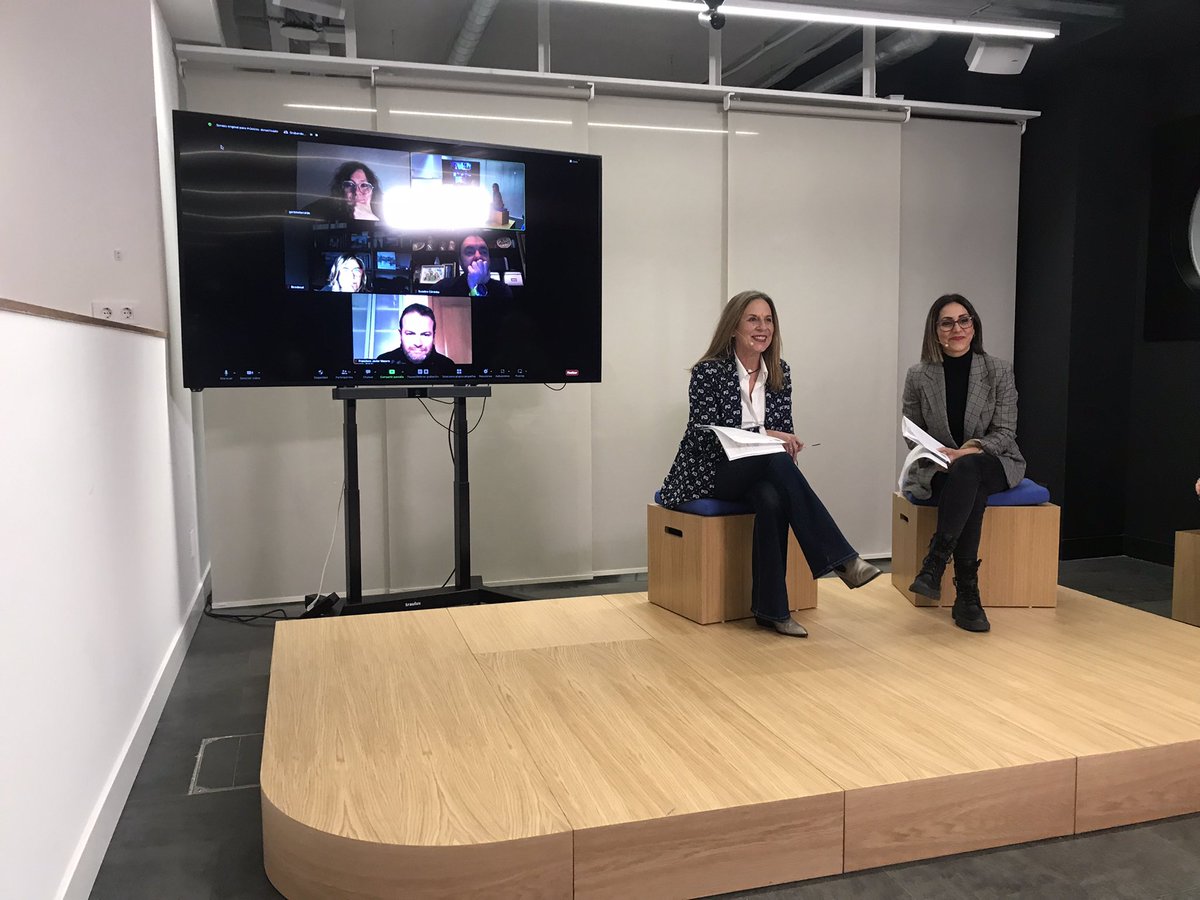 sasnoa's tweet photo. Incríeble la conexión de @Rosamllorente y @MAmparojh narrando con emoción, entusiasmo y pasión un proyecto de hace casi 20 cursos en el @CPRamiroSolans
Contando en el reencuentro de #LELP de @Cotec_Innova su proyecto educativo:
🔵 vivir la escuela
🔵 atreverse a cambiar https://t.co/Uzv4gMgXsV