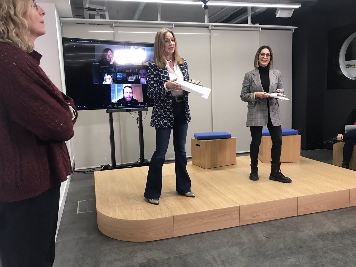 sasnoa's tweet photo. Incríeble la conexión de @Rosamllorente y @MAmparojh narrando con emoción, entusiasmo y pasión un proyecto de hace casi 20 cursos en el @CPRamiroSolans
Contando en el reencuentro de #LELP de @Cotec_Innova su proyecto educativo:
🔵 vivir la escuela
🔵 atreverse a cambiar https://t.co/Uzv4gMgXsV