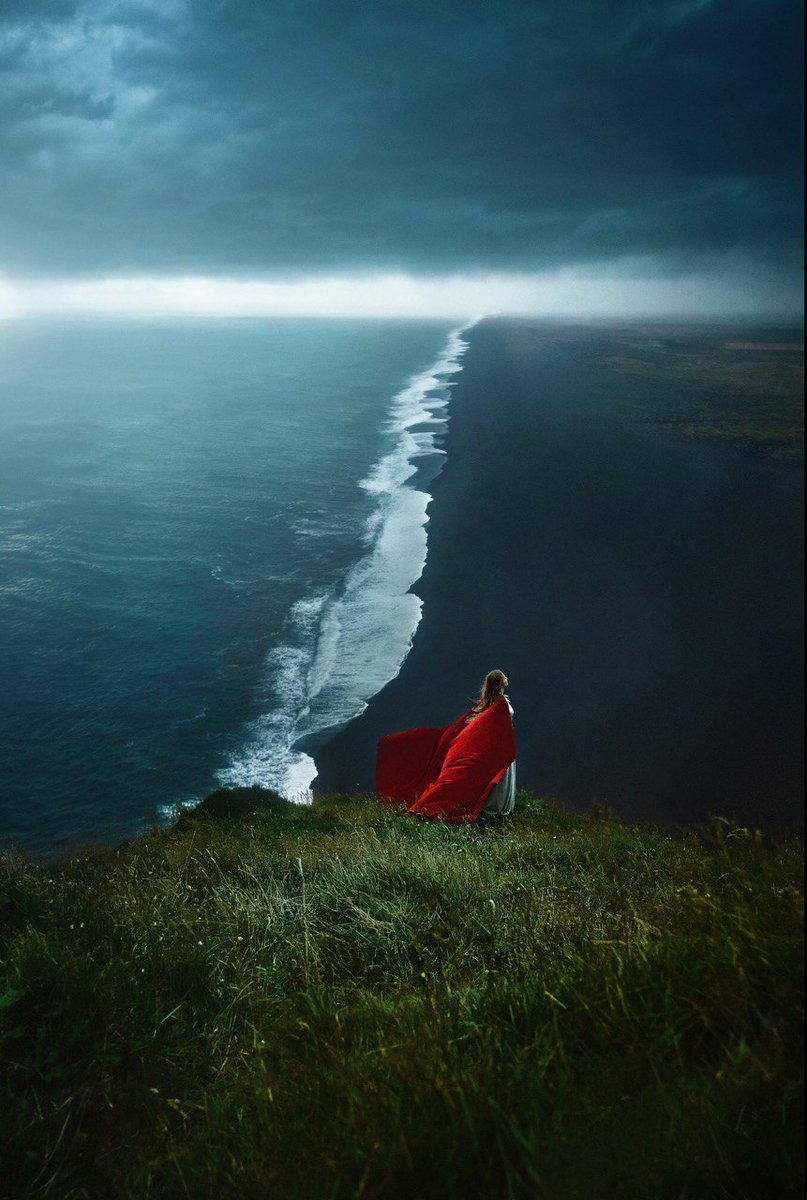 Things we lose have a way of coming back to us in the end, if not always in the way we expect.✍️

                    ♡.. .

📸TJ.♡..