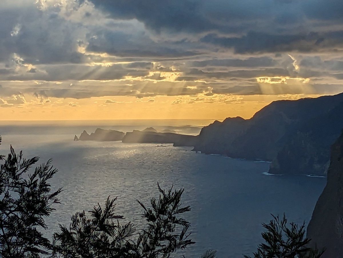 Personally disappointed with that view with my cornflakes this morning, good job the sweeping tour moves on to <a href="/WatfordHalf/">Watford Half Marathon</a> <a href="/eventsatw/">ATW</a> this weekend, Them vistas on route will perk me up. 😉 <a href="/racecheck/">racecheck.com</a> #teamblue <a href="/ibeatthesweep/">Ibeatthesweep</a> #running #Madeira <a href="/madeira_islands/">Madeira Islands</a> <a href="/Madeira/">Madeira Island / Ilha da Madeira</a>