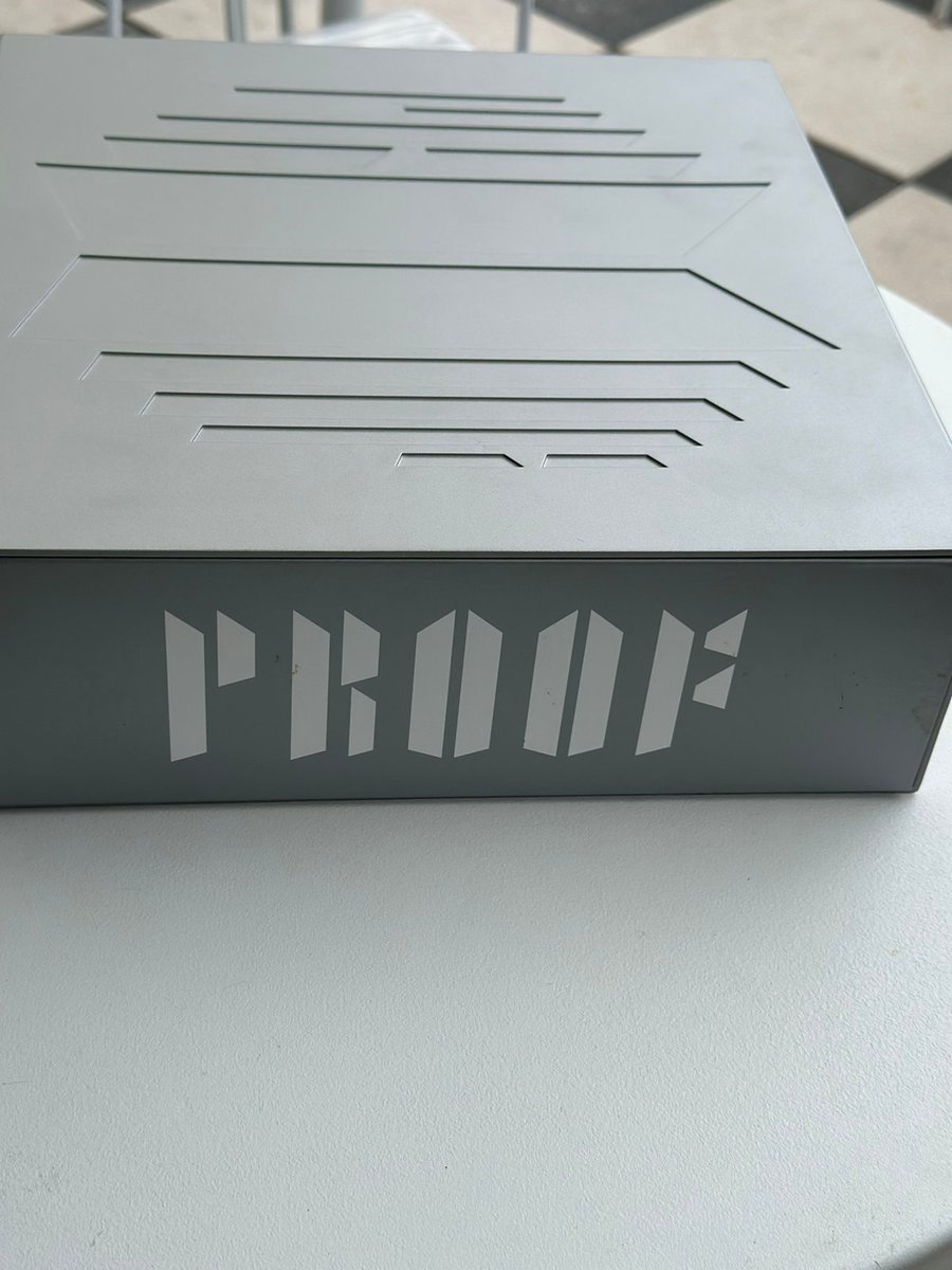 ksj_shady's tweet photo. MI CHICO ME REGALÓ EL PROOF EDICION COLECCIONISTA POR MI CUMPLEAÑOS 😭😭😭😭😭😭 https://t.co/0AAHoX4KSB