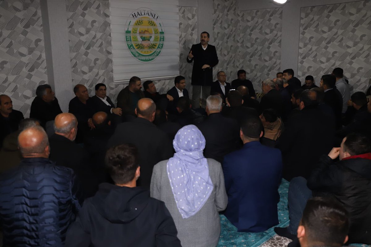 MetinBaydilli's tweet photo. AK Parti #Karaköprü İlçe Başkanımız @saitagann ile birlikte Haltani Sosyal Yardımlaşma ve Dayanışma Derneği Başkanı Erol Günbay ve Dernek üyeleri ile bir araya gelerek Karaköprü'müzde yaptığımız ve yapacağımız çalışmalarımızı anlattık. Misafirperverlikleri için teşekkür ederiz. https://t.co/jMcKqh7N2t