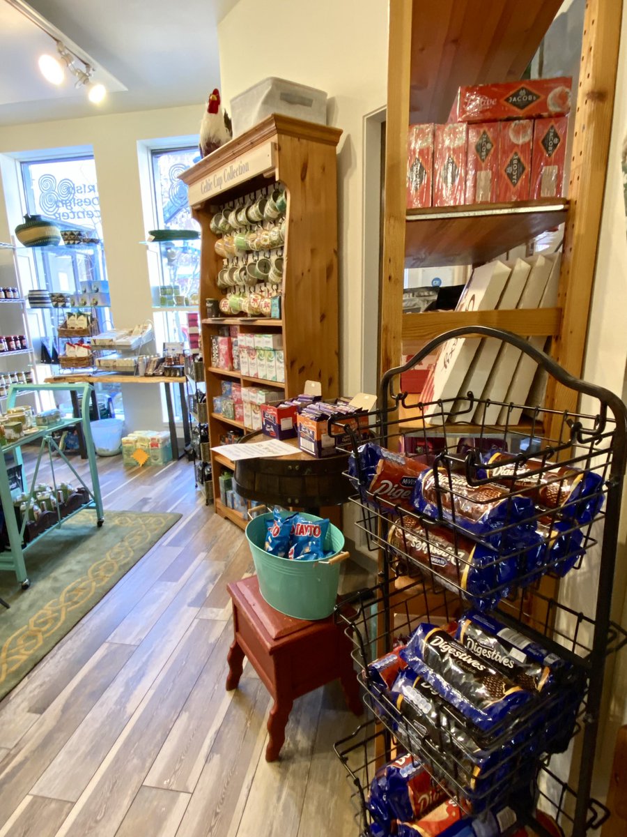 PittLCTL's tweet photo. Idir an dá linn, let‘s go get some brioscaí and cupán tae! #PittIrish #IrishDesignCenter #LanguageCoffeehouse #JustLCTLThings https://t.co/NL22BKlMTN