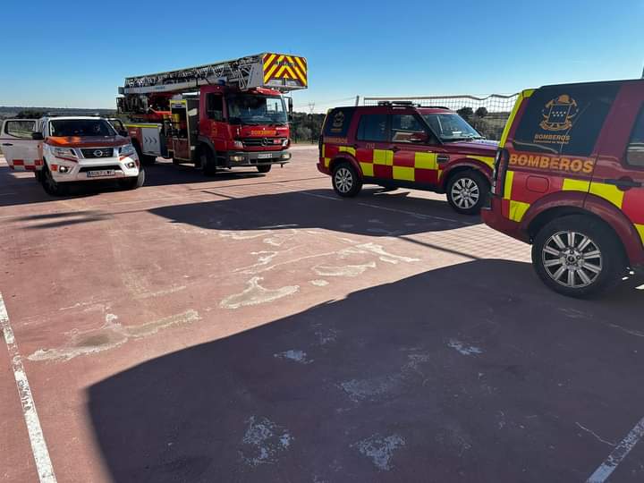 Hoy hemos sido activados por CECOM 112 Comunidad de Madrid, para apoyo a bomberos por incendio en instituto público de Villanueva del Pardillo, solo 2 herido leves.
#ASEM112
#CECOM
#LasProtesCuentan