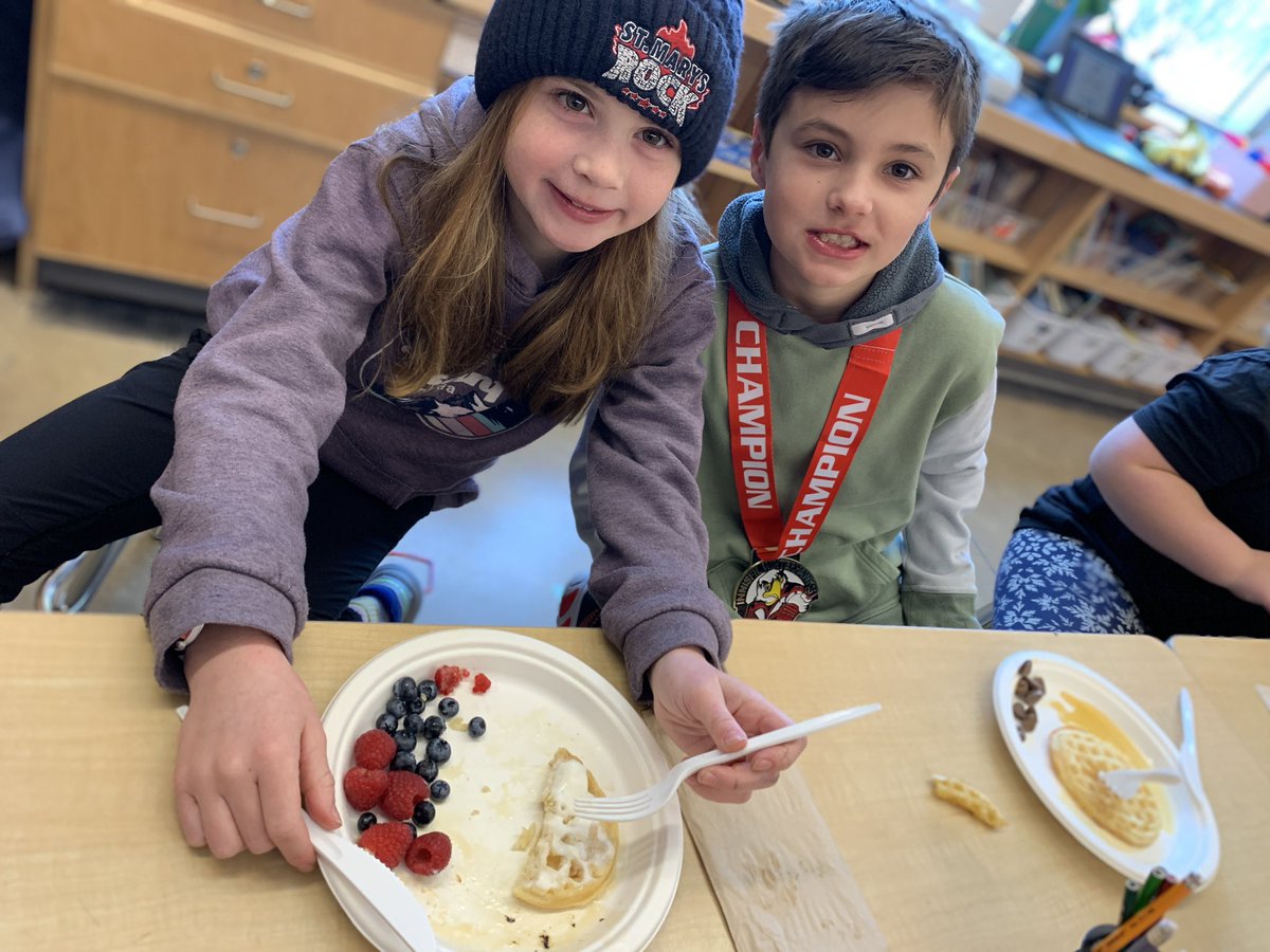 Breakfast in 3W was a hit 🧇🫐!#wafflesandmore