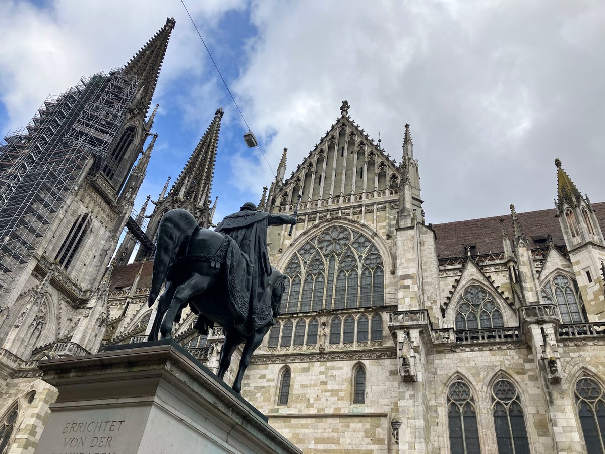 spectecals's tweet photo. Day 3 of my #German visit. I gave a talk today at @uni_regensburg . #Beautiful 12th century #architecture. Also great to learn about their #near-field #scanning #optical #microscopy technique! https://t.co/3uRKb8eAsY