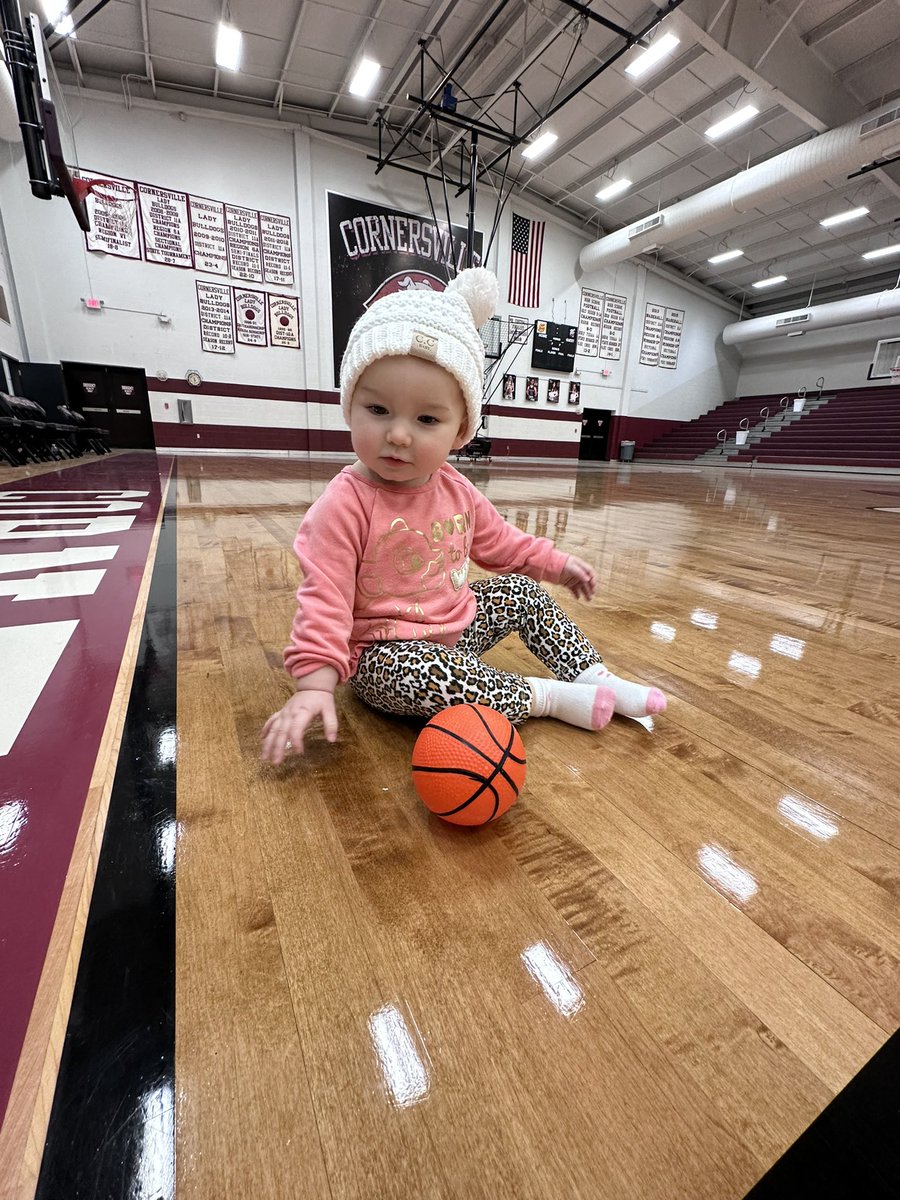 mcmahon3jhm's tweet photo. Got a future dawg coming to shoot with the girls today for open gym. ❤️🏀 https://t.co/xuguv1g5LE