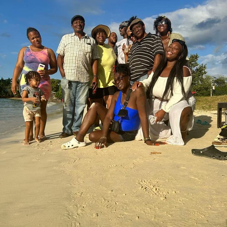 Enjoying our holiday in Jamaica . . . 🇯🇲🥵🙏🏾🍹
#HSoriginals.Hair&Beauty
#BlackOwnedBusiness 
#Wednesdays
#HolidayTime
#Jamaica 
#RunawayBayJamaiaca
#OchoRiosJamaica
#DunnsRiverFalls
#GoodTimes
#Family
#FunTimes
#HotHotHot
#OurRoots