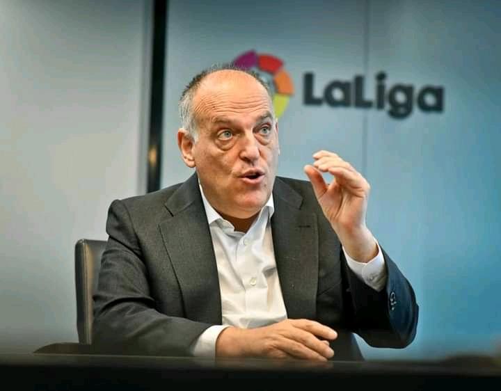 Insiderfcb21's tweet photo. الدوري الاسباني مع نادي برشلونة :
• سمح لأفضل لاعب في التاريخ بالمغادرة.
• جعل تسجيل كوندي ورافينها وليفاندوسكي أمرًا صعبًا للغاية.
• تغيير القواعد لضمان عدم تمكن أفضل شاب في العالم من تجديد عقده.
#Tebas_Out https://t.co/VcMPpQ1e5h