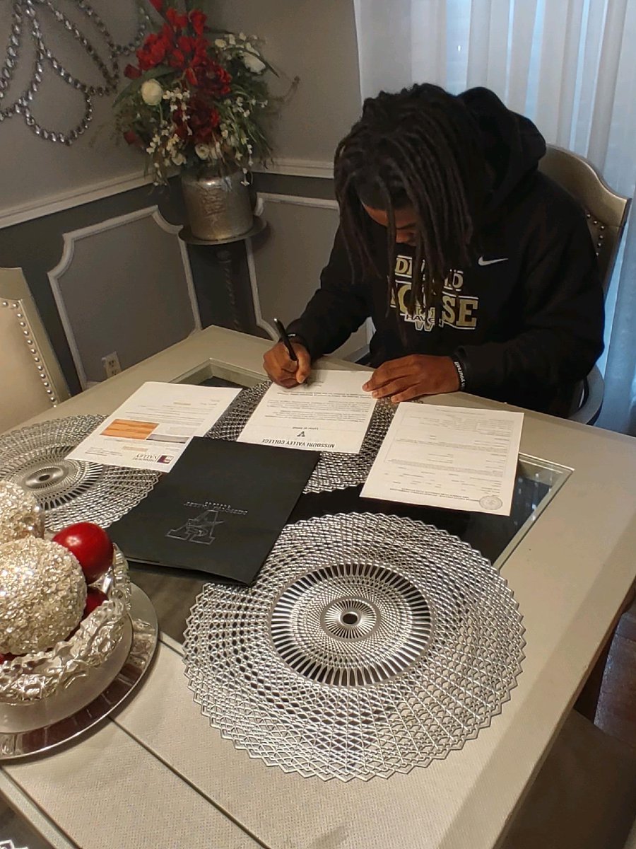 Next up is RB Roland Sweeten <a href="/roland_sweeten/">Roland sweeten</a> signing with <a href="/missourivalley/">Missouri Valley College</a> <a href="/CoachD_Cole/">Darrion Cole</a> ready to make an impact.