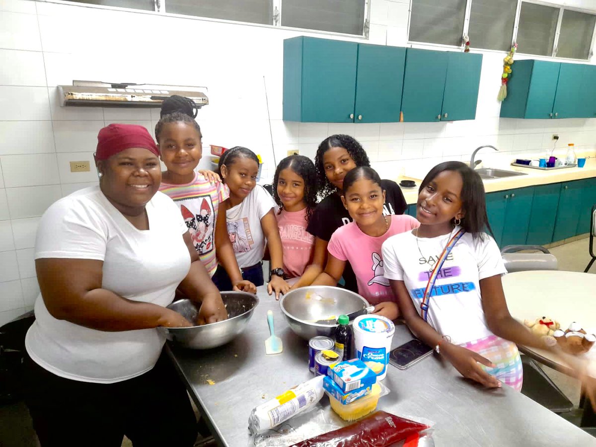mucec_org's tweet photo. Aprendiendo a hacer cheesecake en #MUCEC 👩🏾‍🍳💗🍰
••••••••••••••••••••••••••••••••••••••••
#proyectomucec #colon #cheesecake #cocina https://t.co/bwCDfOftO4