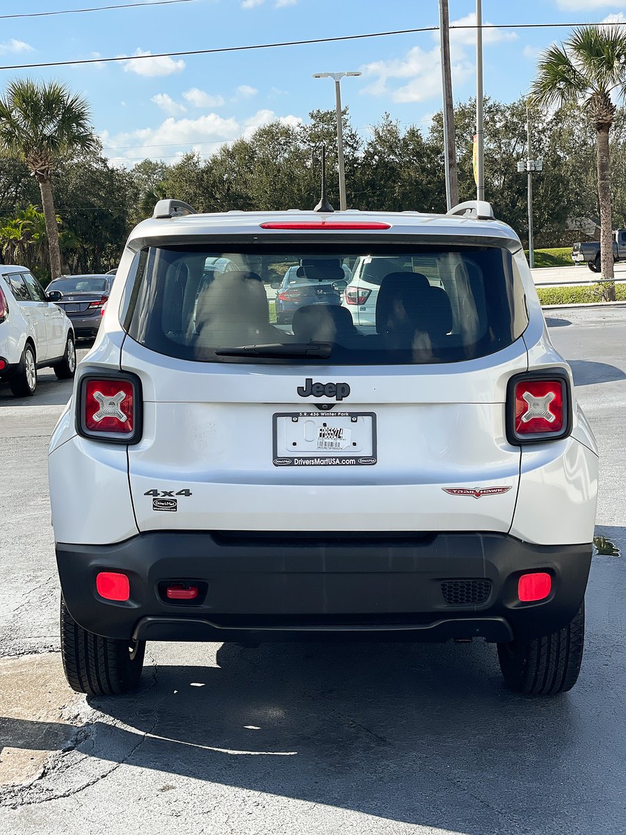 DriversMart's tweet image. This Jeep Renegade Trailhawk is up for any offroad challenge! All thanks to its exclusive Jeep Active Drive Low, including a 4-Low mode with an impressive 21:1 crawl ratio.