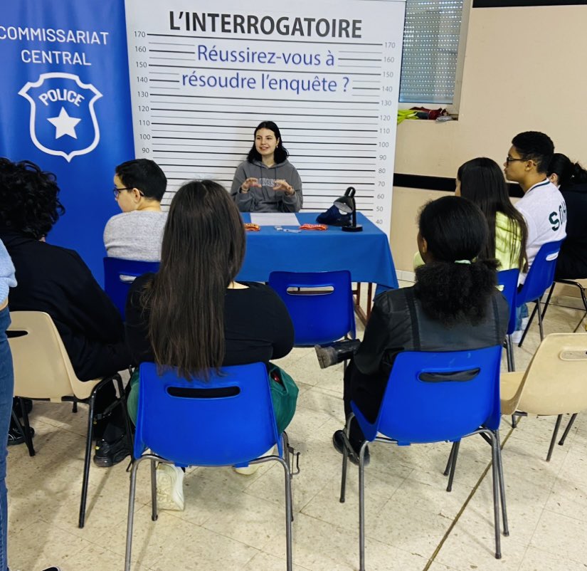 👫 Le Centre social de la Fenêtre à #Avignon, nous accueille afin de sensibiliser les jeunes du quartier à l’#EgaliteFH. 
👫 Sous l’œil bienveillant de l’Adjointe au Maire <a href="/VilleAvignon/">Ville d'Avignon</a> Nathalie Gaillardet et du Délégué du <a href="/Prefet84/">Préfet de Vaucluse</a>, les ados se prennent au jeu.