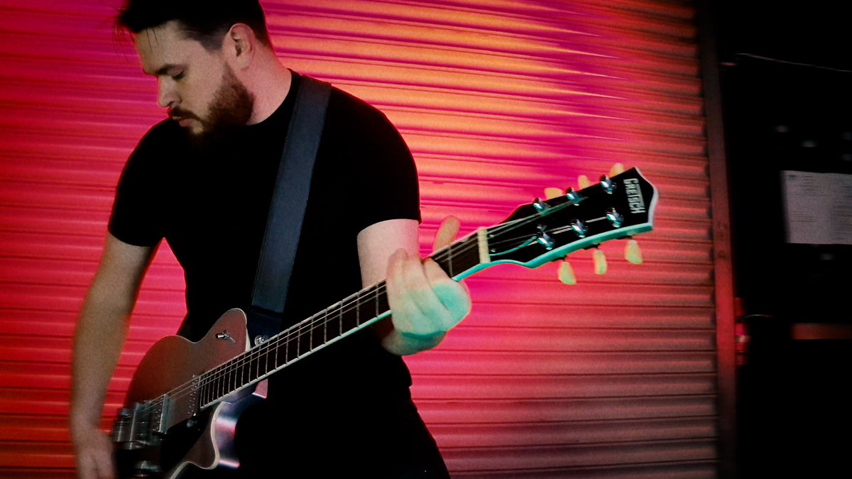 Howard on the set of “Why Do You Hate Me?” with an amazing <a href="/GretschUSA/">Gretsch Guitars</a> #baritoneguitar delivering the low end. The new single and video lands on Saturday 04 February.

#newmusic #rock #guitarplayer #guitargear #alternativerock #hardrock