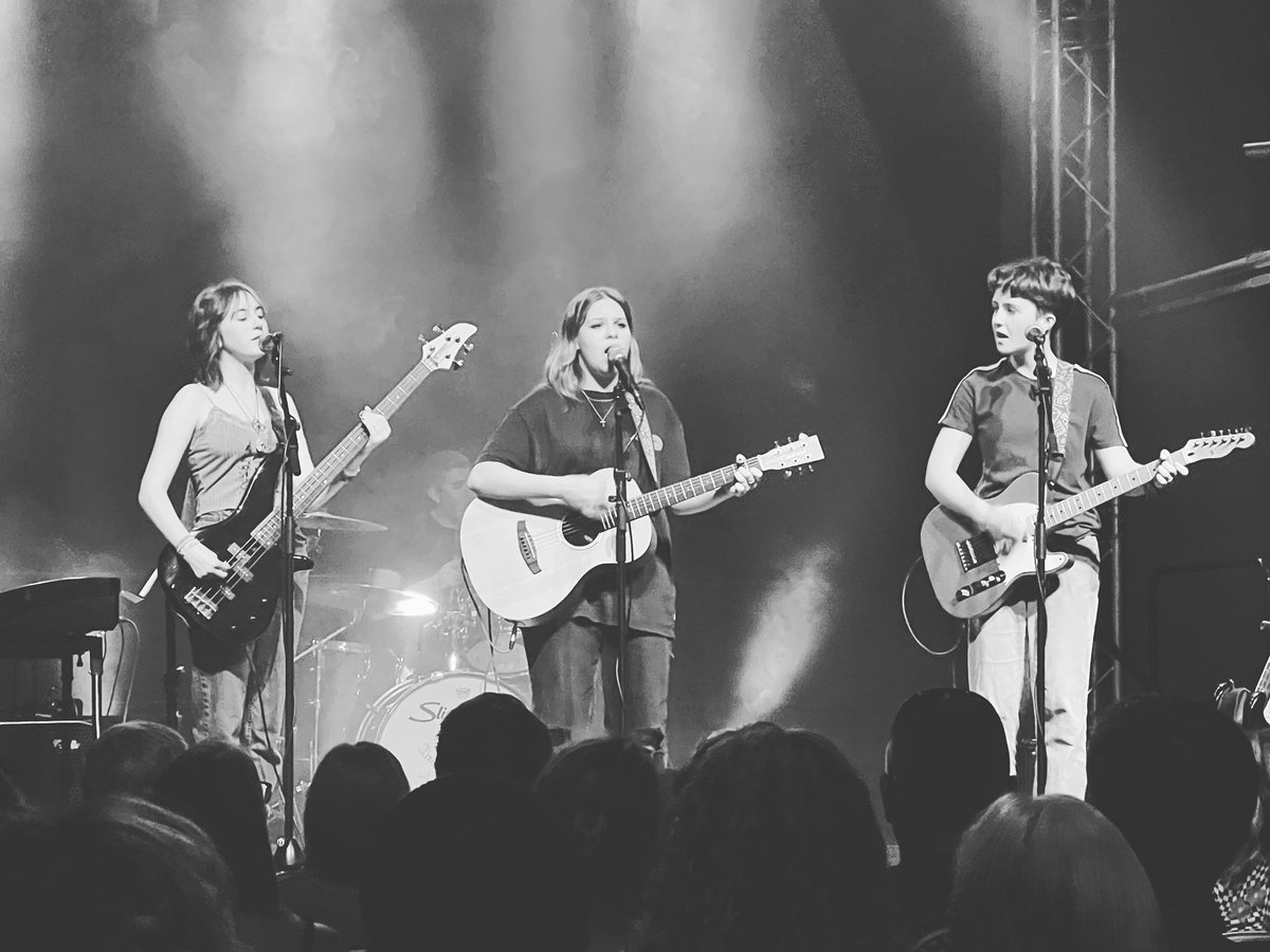 4ChildrenAnd_Us's tweet photo. @BBC6Music @steve_lamacq @NorwichArtCentr our daughter on the left playing bass and her band. playing at the art Centre, there first gig last year.. 🤩 @tinyfilmeditor https://t.co/peW5pDUXye