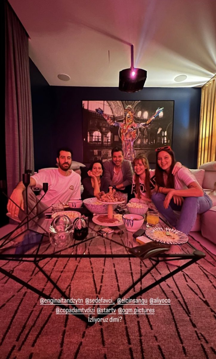 elcinsangutr's tweet photo. 📸 | #ElçinSangu ve #ÇöpAdam ekibi 웃
(via elciinafacan / Instagram) https://t.co/zZEWqkSDsF