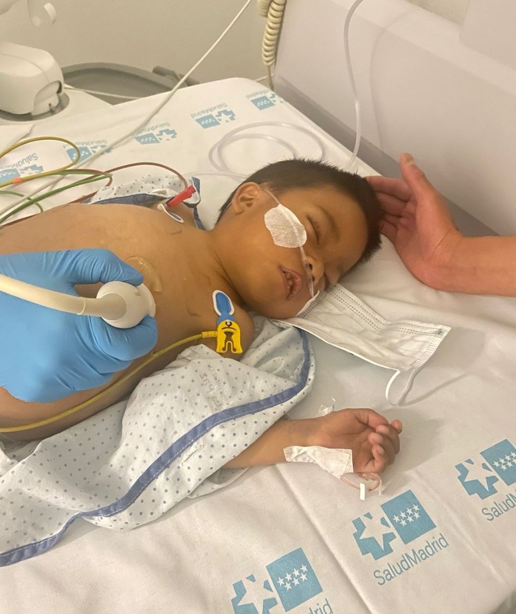 luisantonio_r's tweet photo. Ecuador tiene decenas de convenios de cooperación internacional con algunos de los mejores hospitales del mundo. El Estado solo invertiría en pasajes y mantenimiento de compañía del paciente. Pero es una guerra contra lo imposible gracias a una burocracia diabólica ¿Hasta cuándo? https://t.co/83LNHpQhuL