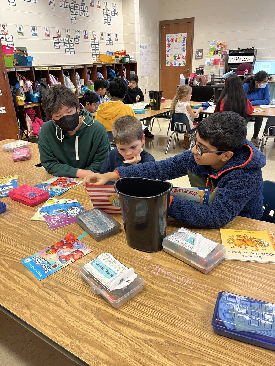 robinscottryan1's tweet photo. @LakesideMDL Thank you Mrs. Valone for letting us come read with your class. We had a blast! 💜#WorldReadAloudDay2023 https://t.co/9AK4rKDy8o