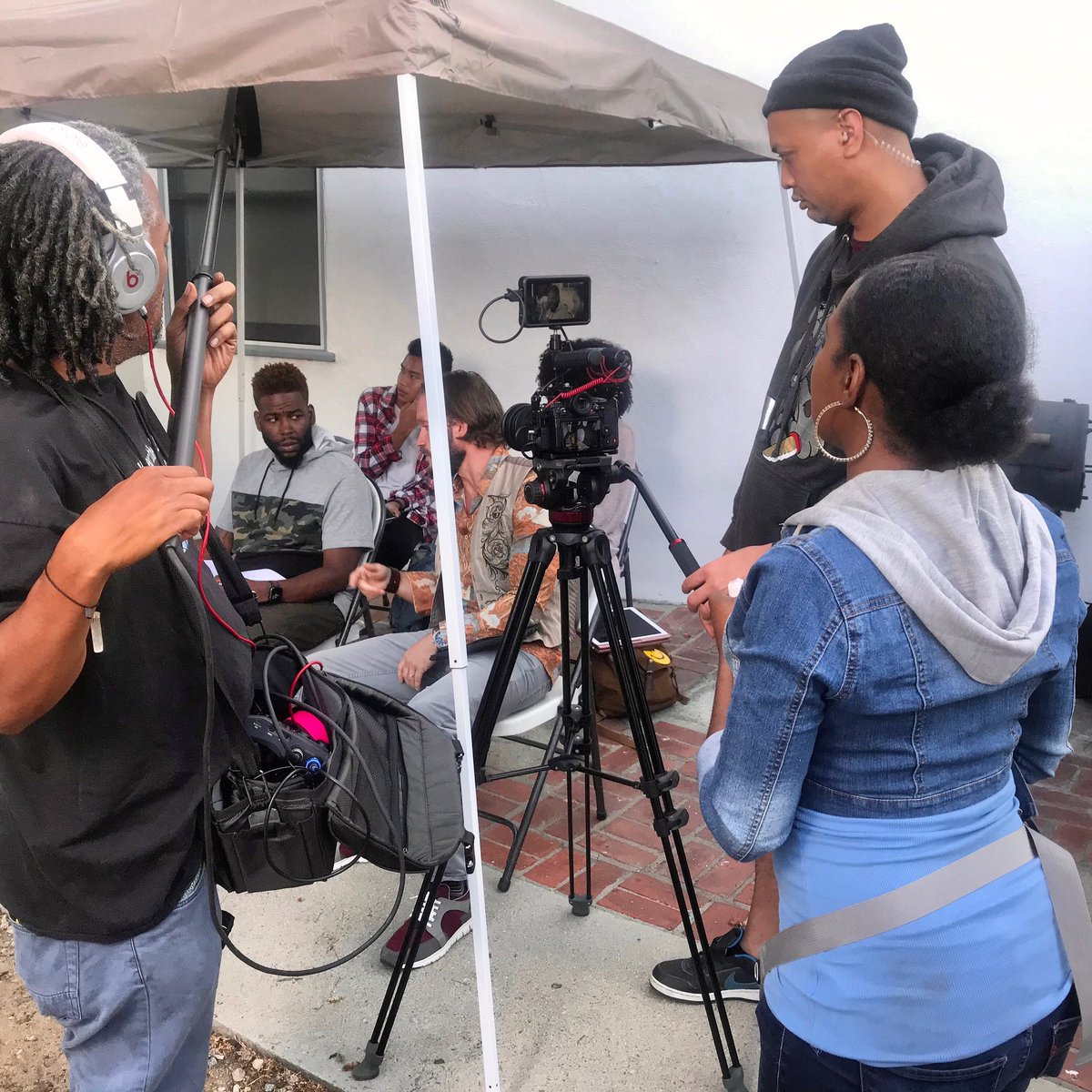 LionQueenTvFilm's tweet photo. Happy Black History Month! 🖤💚♥️ #SupportBlackBusiness #CardioChoreo #SupportBlackWriters #BookedNBrokeTheSeries #SupportBlackDirectors #SupportBlackActors 🎬 https://t.co/975CHsCyXL