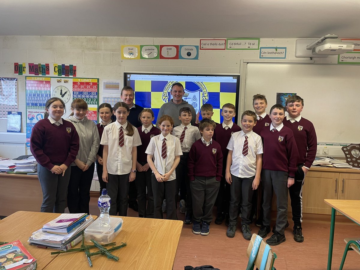 Delighted to welcome past pupil @davidtubs today to present him with a token in appreciation of his contribution to @GaaClare Football. We wish him the best of luck in his new endeavours and look forward to seeing him on as a pundit on @TheSundayGame. 👏😃☘️ @DoonbegFootball