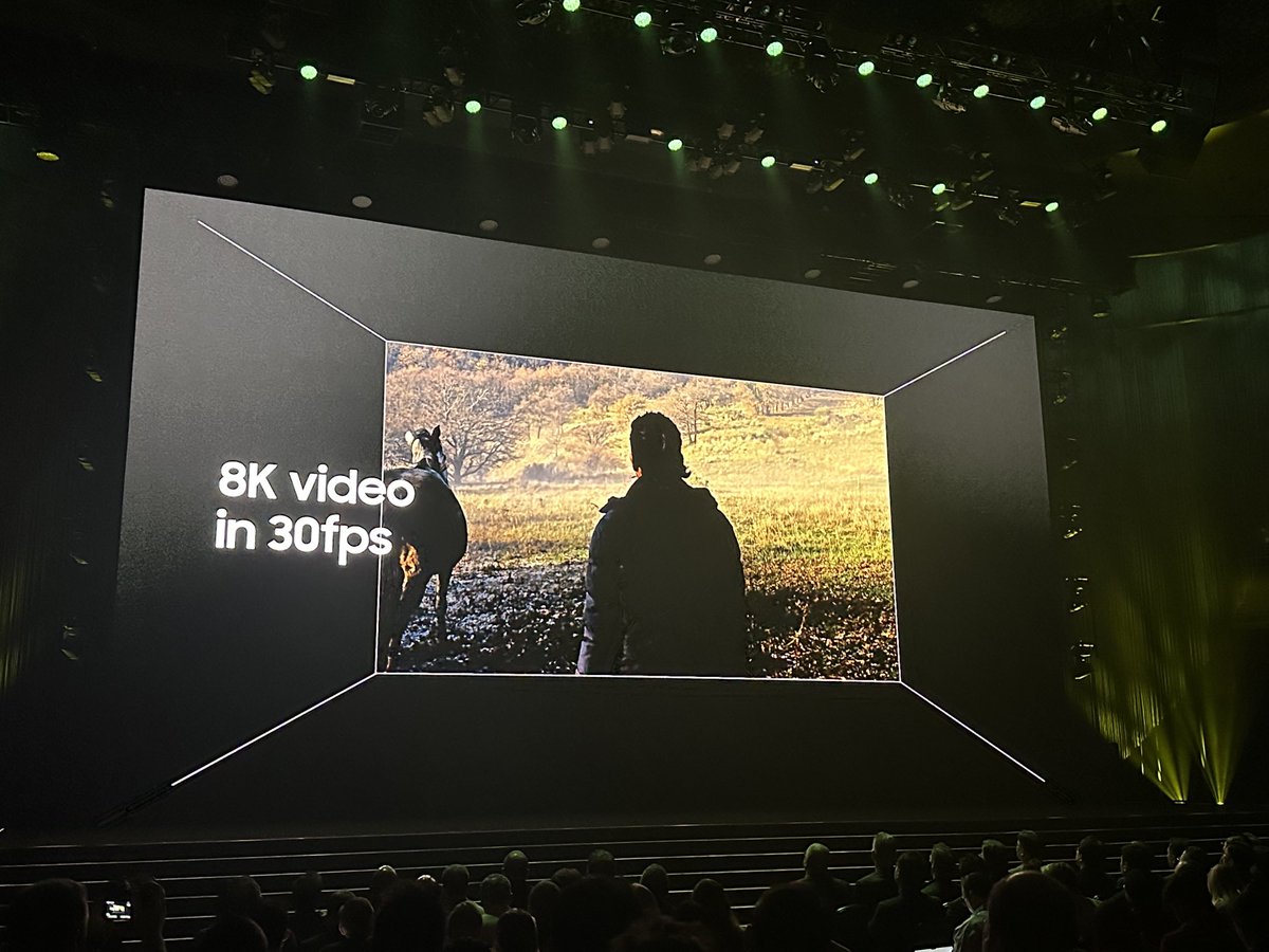 JeffFieldhack's tweet photo. 200MP, advances in night vision, auto focus, 8k video in 30fps. ‘Pro video mode’*, multiple exposures, camera asst app to help the masses improve photos. #galaxyunpacked #counterpointtr https://t.co/Zg6sopwoBg