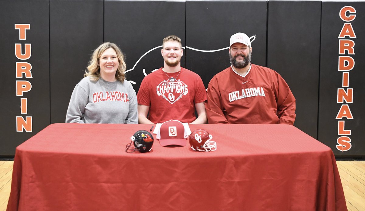 ⭕️fficially a S⭕️⭕️NER!!
I’m locked in🔒🔒
@OU_Football @OU_CoachB @CoachVenables @Coach_Leb 
#AudienceofOne #SigningDay #SoonerNation #OUDNA🧬