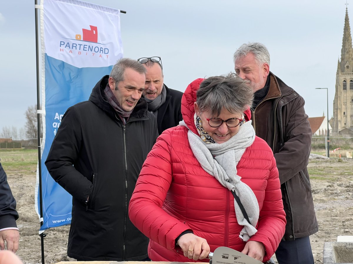 PartenordH's tweet photo. Avec la ville d’#Hondschoote, le @departement59, le groupe #Pierreval et @enedis_npdc, pour la 1ère pierre de la résidence Jean-Vaast Delaroière : 65 logements locatifs, dont 12 individuels et 53 collectifs, éco-performants et adaptés aux besoins locatifs locaux.
#Responsabilité https://t.co/IOQUA06d90