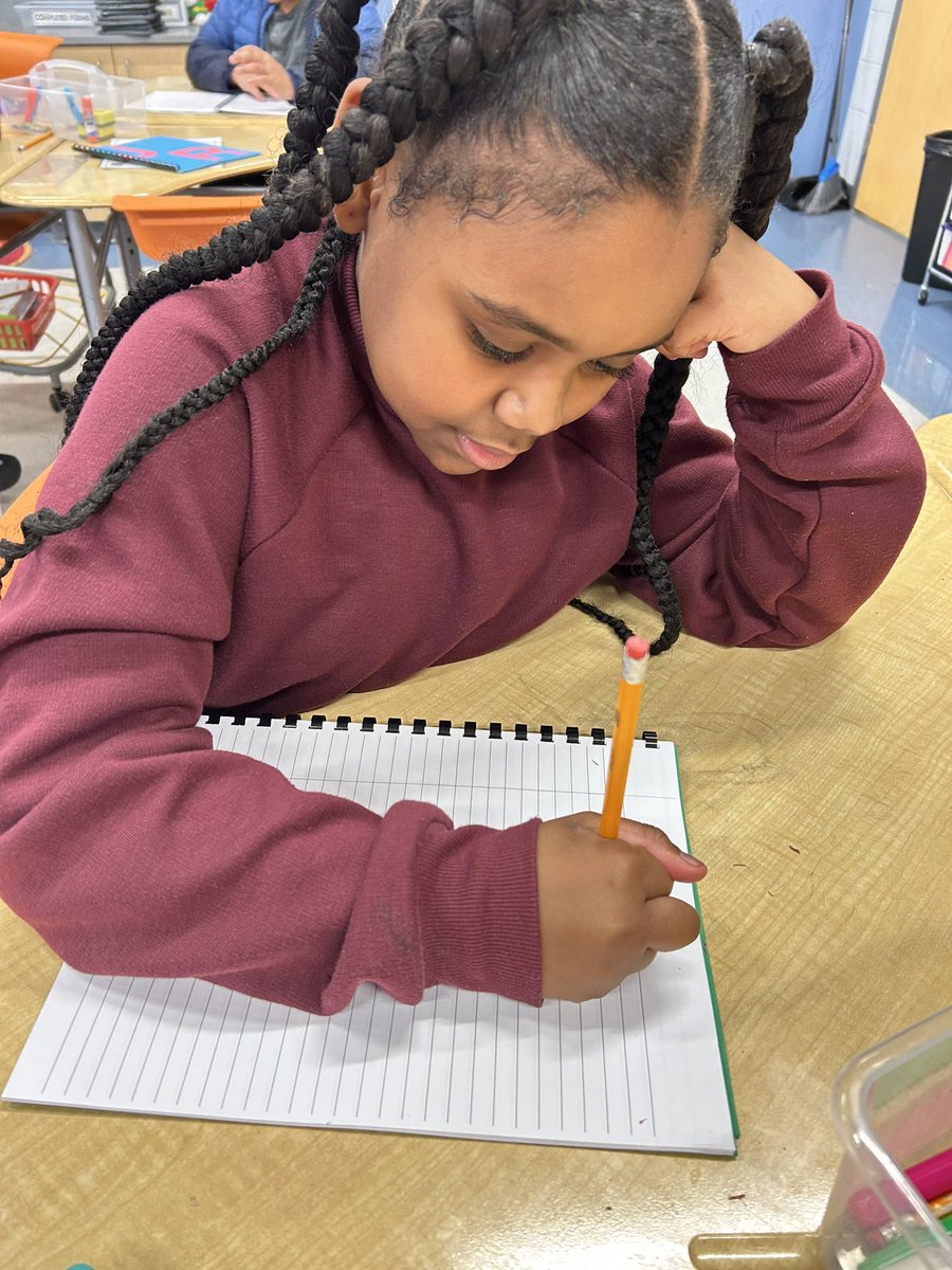 MsFitta's tweet photo. My 5th grade class is so excited about the opportunity to be pen pals with Mrs. Whitney’s UNCW UNI students.📝 

Their smiles today lit up the room as they read about a college student’s experience/interests and words of encouragement for their county assessments this month! 🥳 https://t.co/qmtbuaxqq8