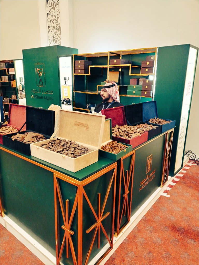 ارحبوا و شرفونا في الأحساء
عود و عطور و دهن عود
فااااااخره و تخفيضات هائله
#معرض_العود_الأزرق_والعطور_الدولي
#مصدر_الجود_للعود_والعطور
#الأحسا
#عبق
#معرض_العطور
#العود_الأزرق
#معرض_العود_الازرق_الاحسا