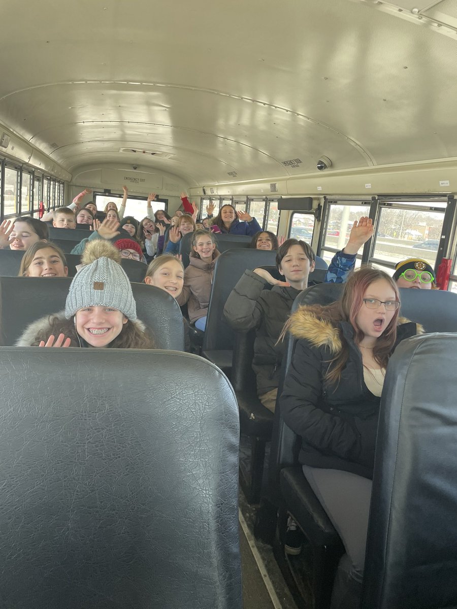 Bus 1 is ready for Hansel &amp; Gretel <a href="/LyricOpera/">Lyric Opera of Chicago</a> Waving at you, <a href="/LadyofBand/">LadyofBand</a> !!