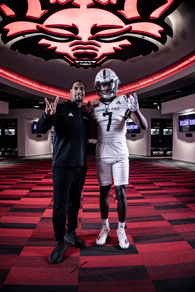 BlakeHegwood22's tweet photo. 100% committed!!🤘🏾❤️🐺 @CoachDLett @CoachButchJones @tctabler @SBLiveARK @pinebluffzebras @CoachMike2Will @ARPrepSports @ArkansasOnline @AStateNation @AStateFB https://t.co/qn9GHvv7Pu