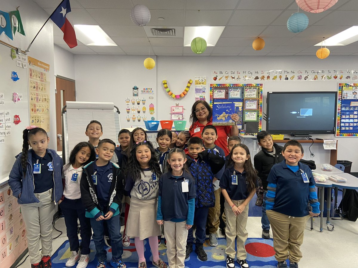 World read aloud day 2023 📕💫 Great day to visit campuses. <a href="/MissionValleyES/">Mission Valley ES</a> @MVES_Principal_ <a href="/MValley_library/">Mission Valley Elementary Library</a> . Thank you for allowing us to be part of your wonderful classrooms. 💫📕<a href="/ALPsDepartment/">Academic Language Programs Department</a>
