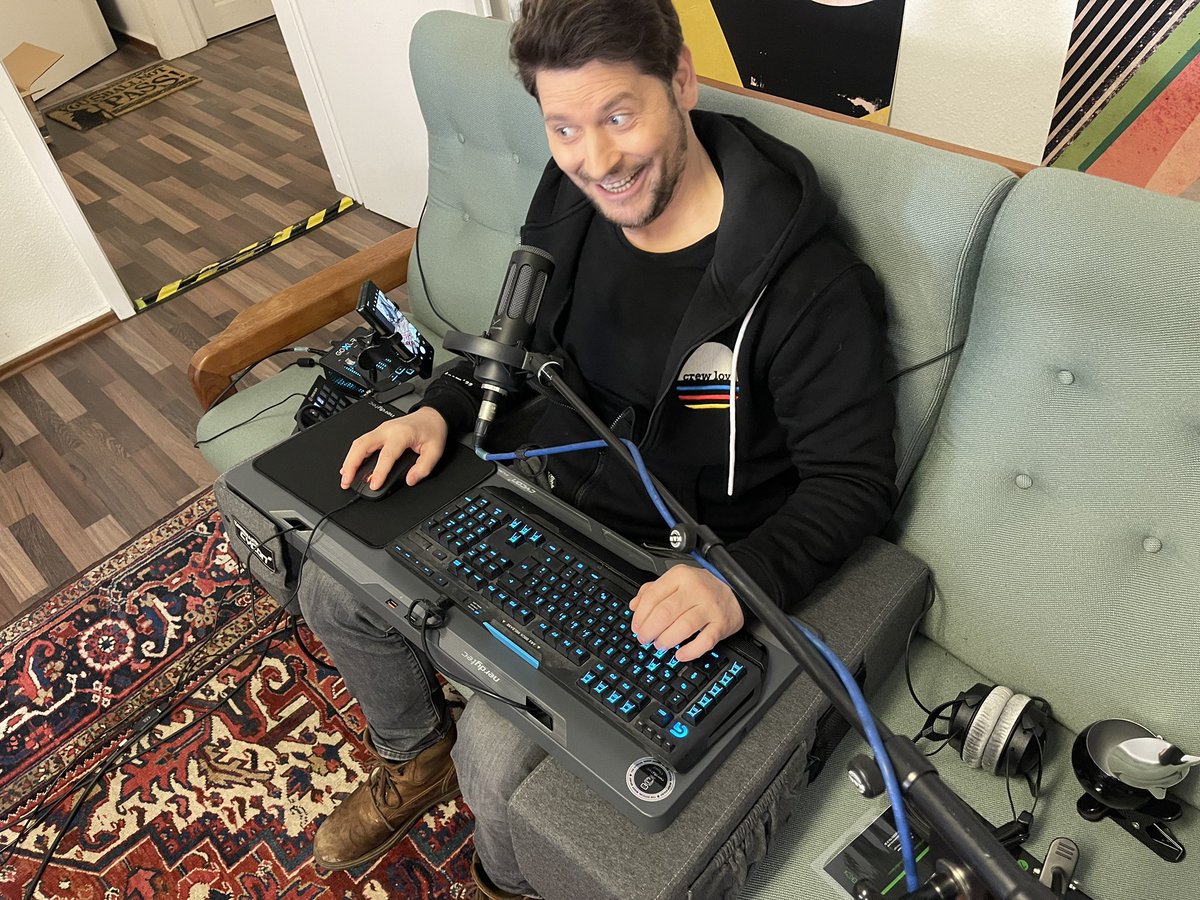 Bimon's tweet photo. Jetzt gehts los auf twitch mit #Inkulinati &amp; #theunliving auf dem #couchmaster. Hier mit dem Code MON15 für 15€ Rabatt bestellen: https://t.co/bY5U4r132c [anzeige] https://t.co/Oj7nq4Hl91