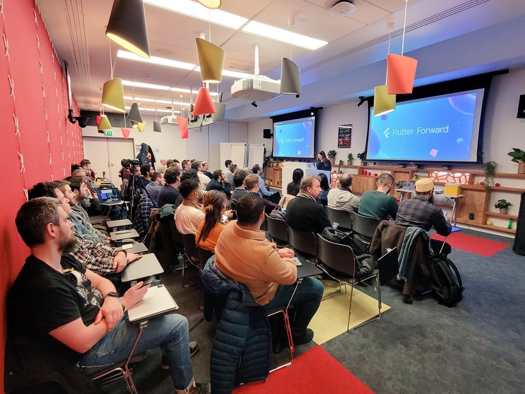 GDGParis's tweet photo. All set for #FlutterForward πFull room in #GoogleParis office to kick off the event with Pascale Milite, @LeighaJarett @elainedbatista @GoogleDevEurope #GDGParis #flutter #meetup https://t.co/MGfry1teJp