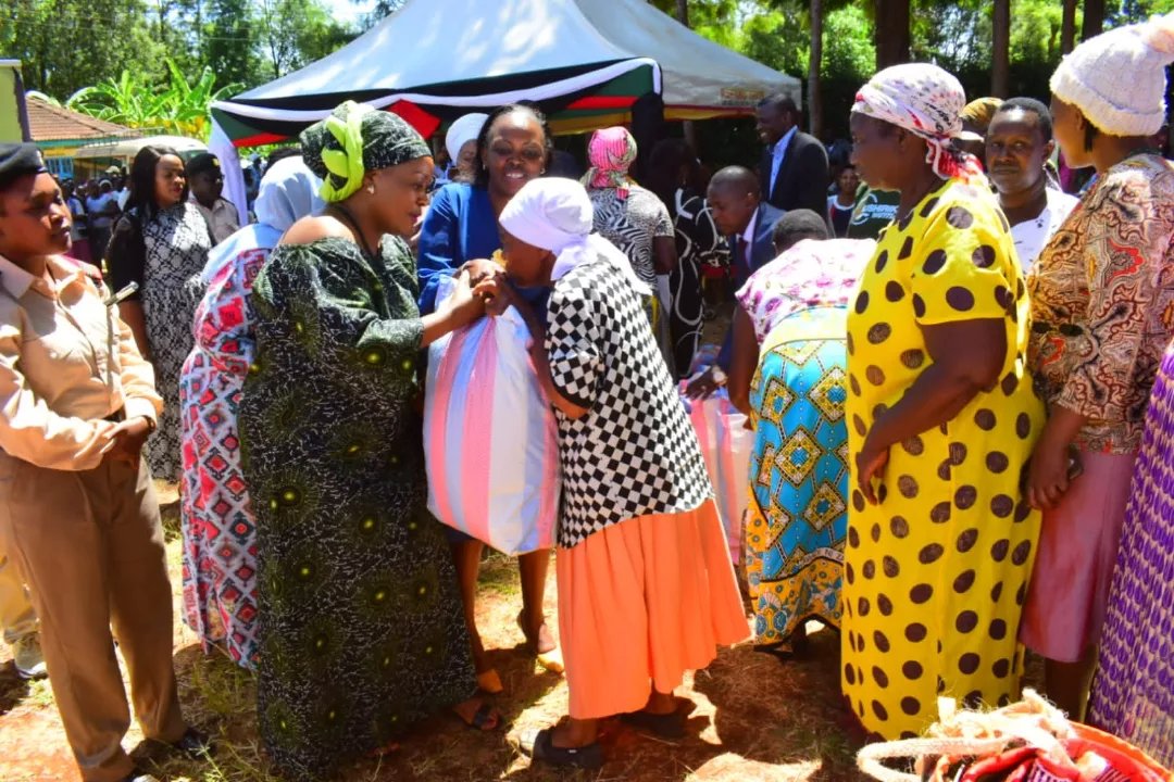 2/2 The elderly use part of Inua jamii cash to create livelihood through basket weaving. During the event more than 500 people benefitted with foodstuff , blankets and shoes. Thank you <a href="/jumiakenya/">Jumia Kenya</a> for your continued support