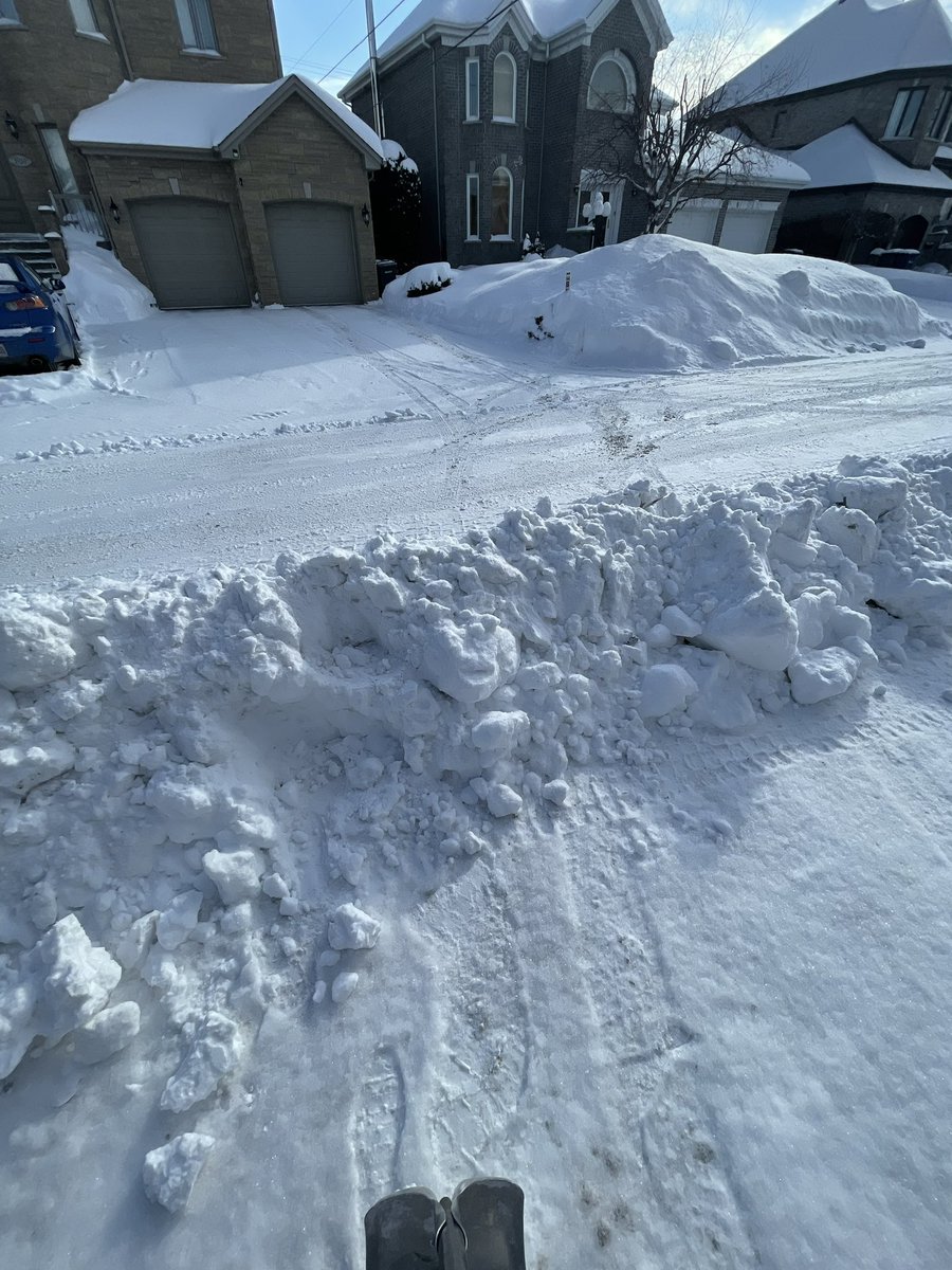 mindsinmotion22's tweet image. Thanks to the city of laval for putting a 5 foot wall of ice and snow in front of my driveway, I understand that the snow needs to be cleared from the streets but blocking peoples driveway is not the way , work smarter laval! @CTVNews @CTVMontreal .