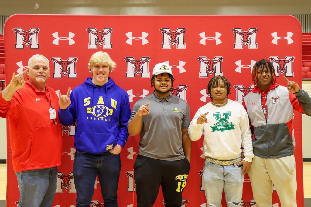 We would like to congratulate our MHS seniors who signed to continue their education and football careers today during a signing ceremony at Marshall High School .

Carson Combs
J.Q. Davis
Conner Hagerty
Davernious (BYRD) Robinson
Jacorey Smith