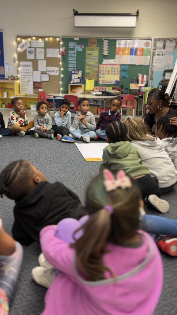 After lunch, we gathered on the carpet to discuss this morning’s storybook. The word "organic" caught our attention, as some students haven’t heard the word before. We used a Frayer Model to co-create a definition.
• Definition
• Characteristics
• Examples
• Non-examples