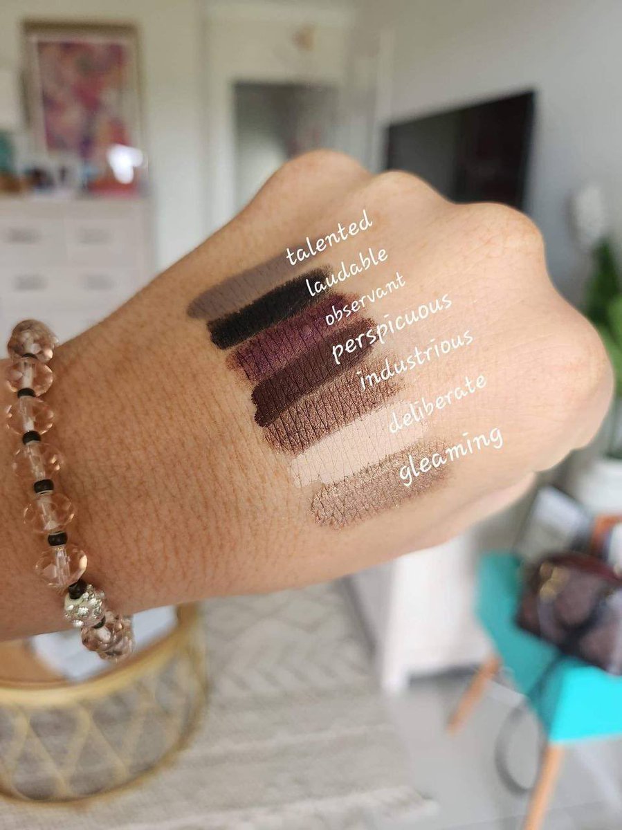ElodieHdc's tweet photo. 😱😱L'offre est juste à tomber 😍😍
Des nouveautés sont là 🥳🥳

Comme toujours 2 niveau d'offres
💫2 produits achetés 15 %de remise
💫3 produits achetés 20 %de remise

Je vous met la liste en photo n'hésitez pas si vous voulez plus d'informations #younique #makeup #nouveaute https://t.co/UGEEQBJHNQ