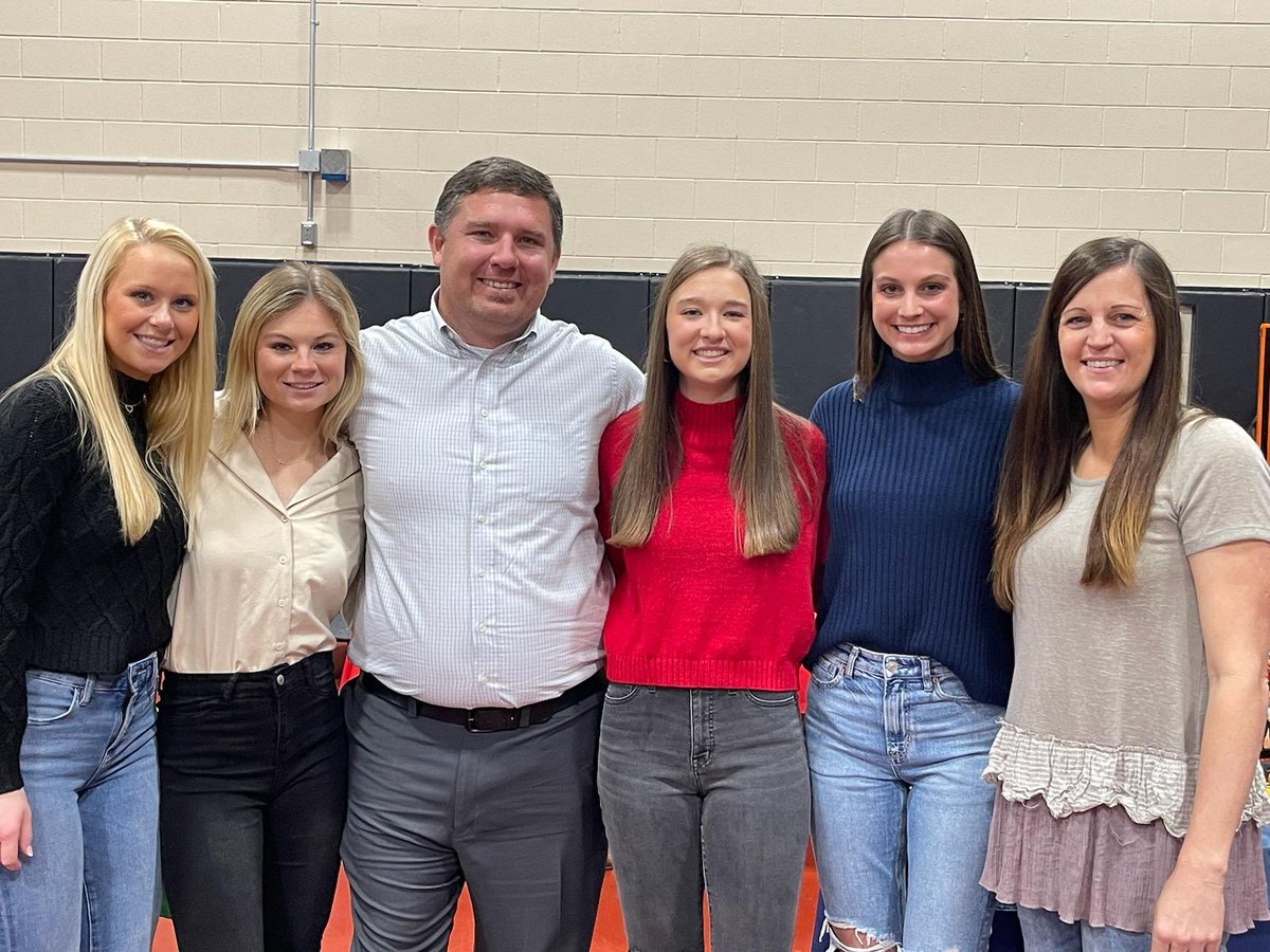 Big celebration today as @HooverAthletics celebrated all the student-athletes signing to go to the next level. Our seniors are hard workers and thank them for everything they have done for our program! Congrats to the 3 players who signed to play at the next level #GoBucs