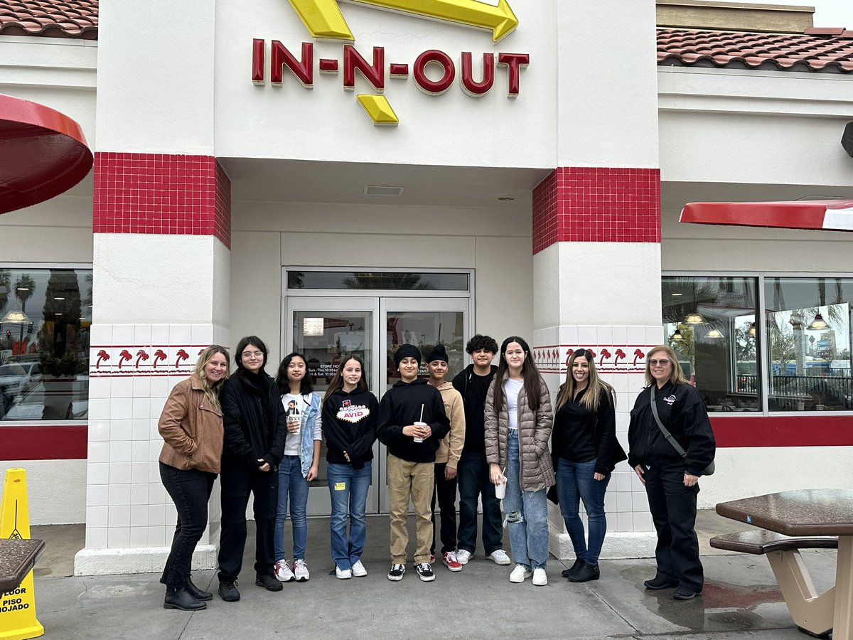 StonecreekJHS's tweet photo. This week our amazing #AVID and #PLTW #Teachers took some of their talented #students to talk to 6th graders at @panama_1875 @BerkshireEagles &amp; Miller Elementary about applying to be in AVID and PLTW in 7th grade. #ThisIsAVID #StonecreekStampede #PBVUSD #AVIDforPossibility https://t.co/mEIw88ISTz