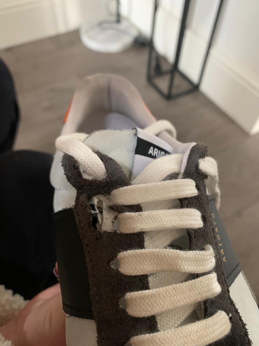 M30WLC's tweet image. @Axelarigato is this normal wear &amp;amp; tear after 6 months of minimal wear? @flannelsfashion refusing to replace or refund saying that it is. Seems to be a common fault according to forums…#poorworkmanship #faulty